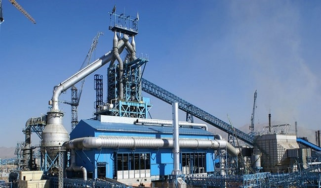 در این تصویر نمایی از کارخانه ذوب آهن اصفهان را مشاهده می‌کنید.